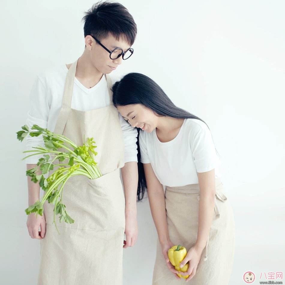 七夕送女朋友什么禮物好?200塊以?xún)?nèi)，在線(xiàn)等，挺急的!