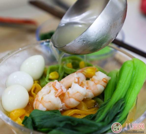 食欲大開的彩色面條：五彩時蔬鮮蝦面