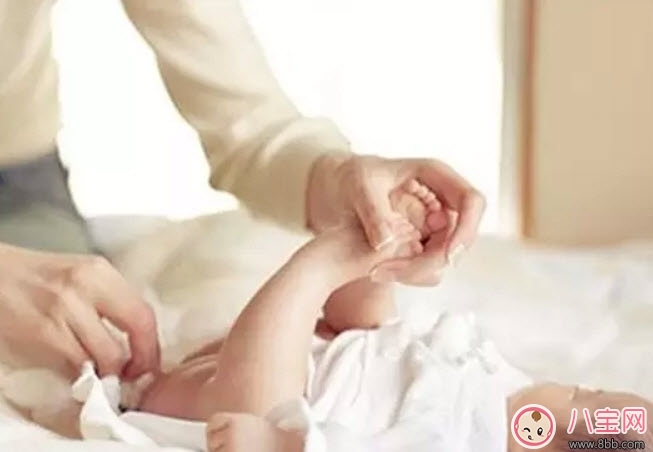新生兒女寶寶私處護理圖解 女嬰兒私處護理方法