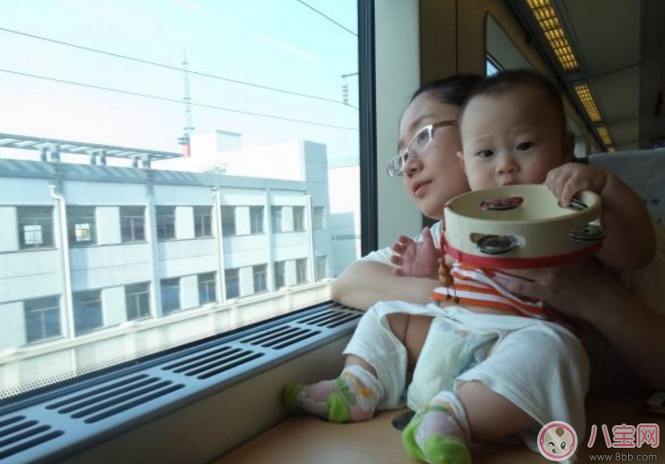 Baby小海綿坐高鐵圖片 幾個月的嬰兒可以坐高鐵需要注意什么