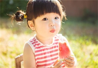 嬰兒可以吃西瓜嗎   多大寶寶吃西瓜沒(méi)問(wèn)題呢