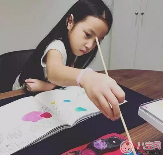 趙薇如何教育出乖巧小四月？趙薇的育兒經是什么？