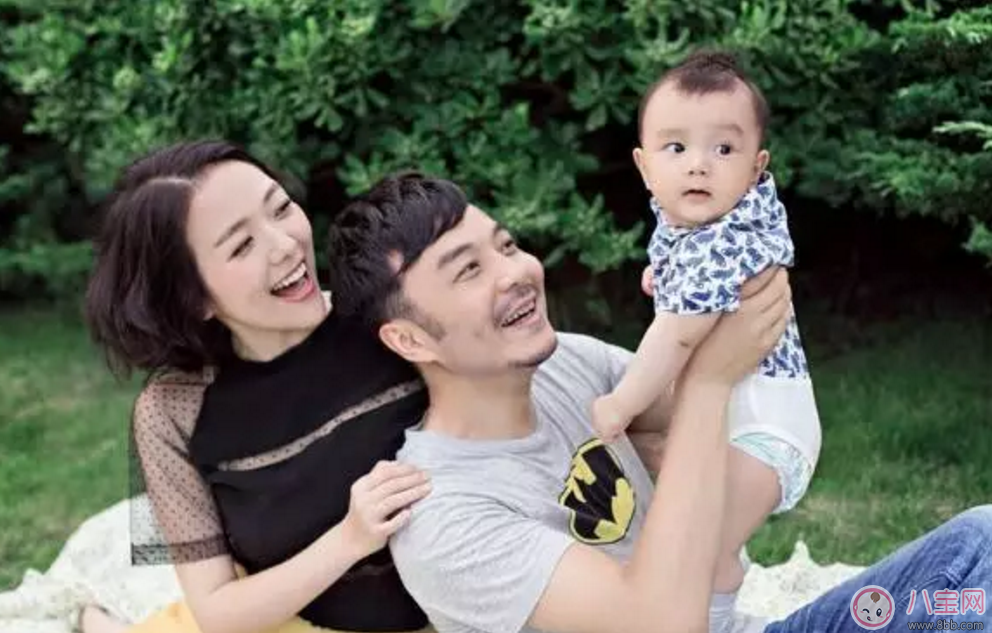 汪涵愛妻楊樂樂牽3歲小沐沐出行 國慶節出行小心孩子安全隱患