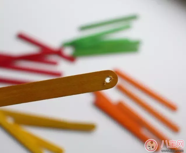 小小冰棍棒大用處 自制玩具來解暑